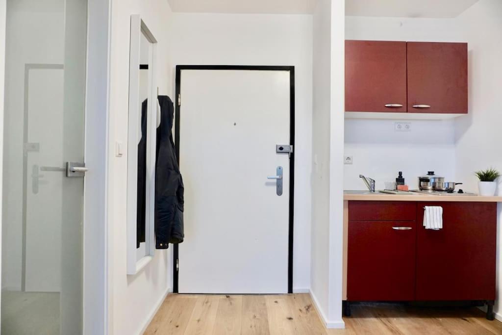 Neu Modernes Apartment In Top Lage, Free Parking Max 1,65M Hoehe Und 1,8M Breite Карлсруе Екстериор снимка