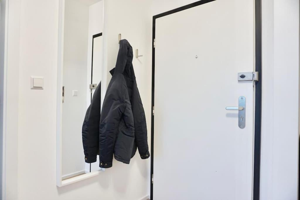Neu Modernes Apartment In Top Lage, Free Parking Max 1,65M Hoehe Und 1,8M Breite Карлсруе Екстериор снимка