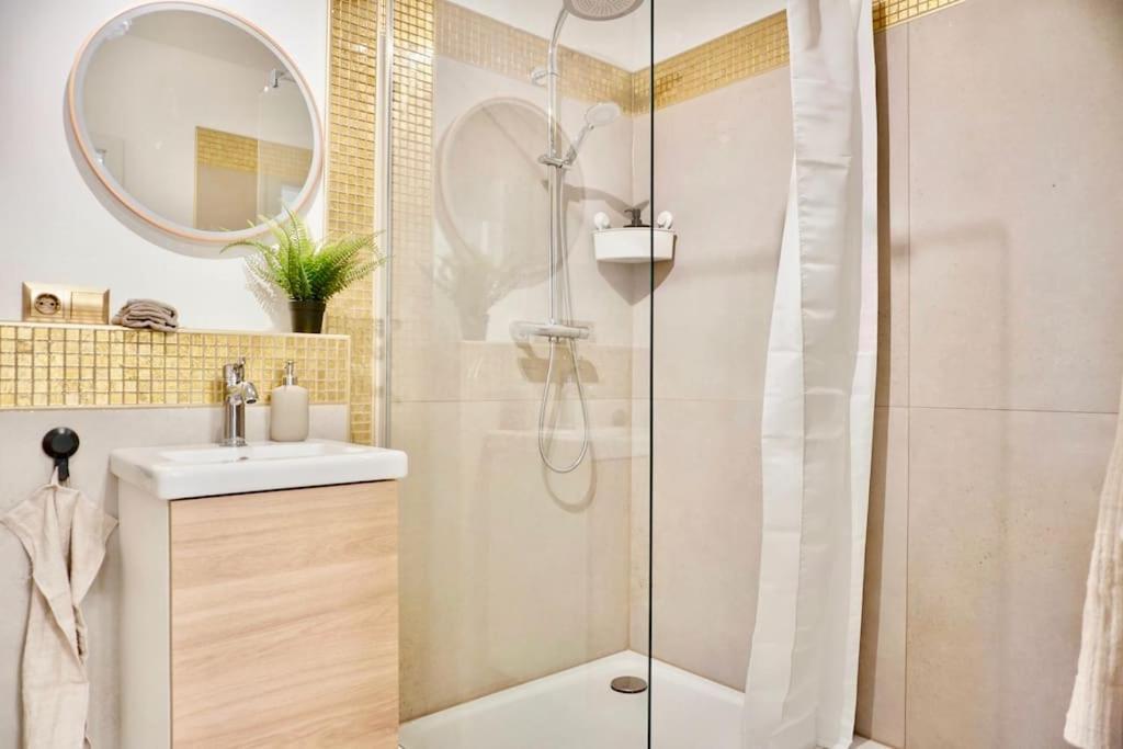 Neu Modernes Apartment In Top Lage, Free Parking Max 1,65M Hoehe Und 1,8M Breite Карлсруе Екстериор снимка