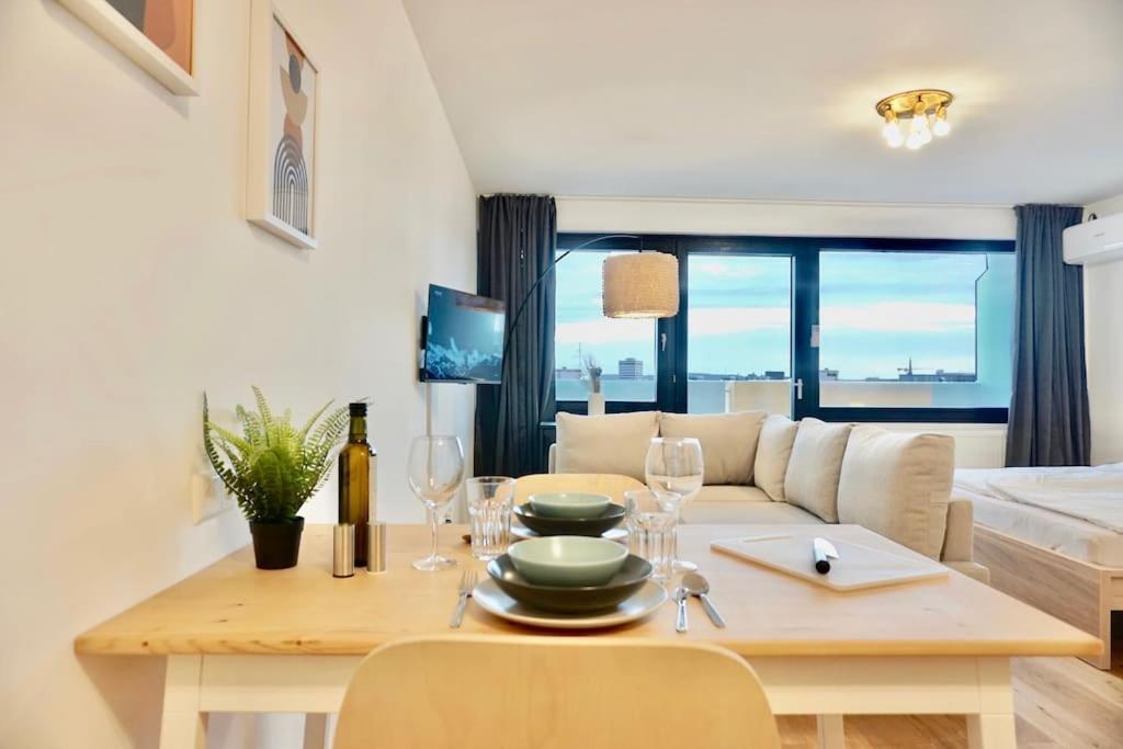 Neu Modernes Apartment In Top Lage, Free Parking Max 1,65M Hoehe Und 1,8M Breite Карлсруе Екстериор снимка