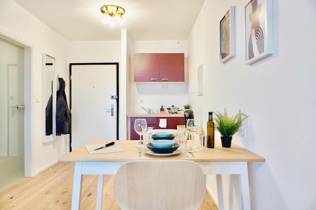 Neu Modernes Apartment In Top Lage, Free Parking Max 1,65M Hoehe Und 1,8M Breite Карлсруе Екстериор снимка