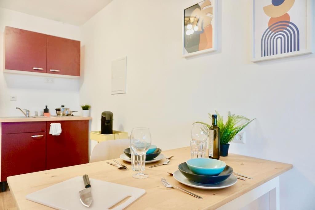 Neu Modernes Apartment In Top Lage, Free Parking Max 1,65M Hoehe Und 1,8M Breite Карлсруе Екстериор снимка