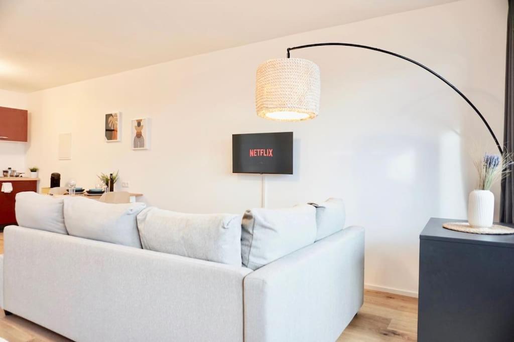 Neu Modernes Apartment In Top Lage, Free Parking Max 1,65M Hoehe Und 1,8M Breite Карлсруе Екстериор снимка