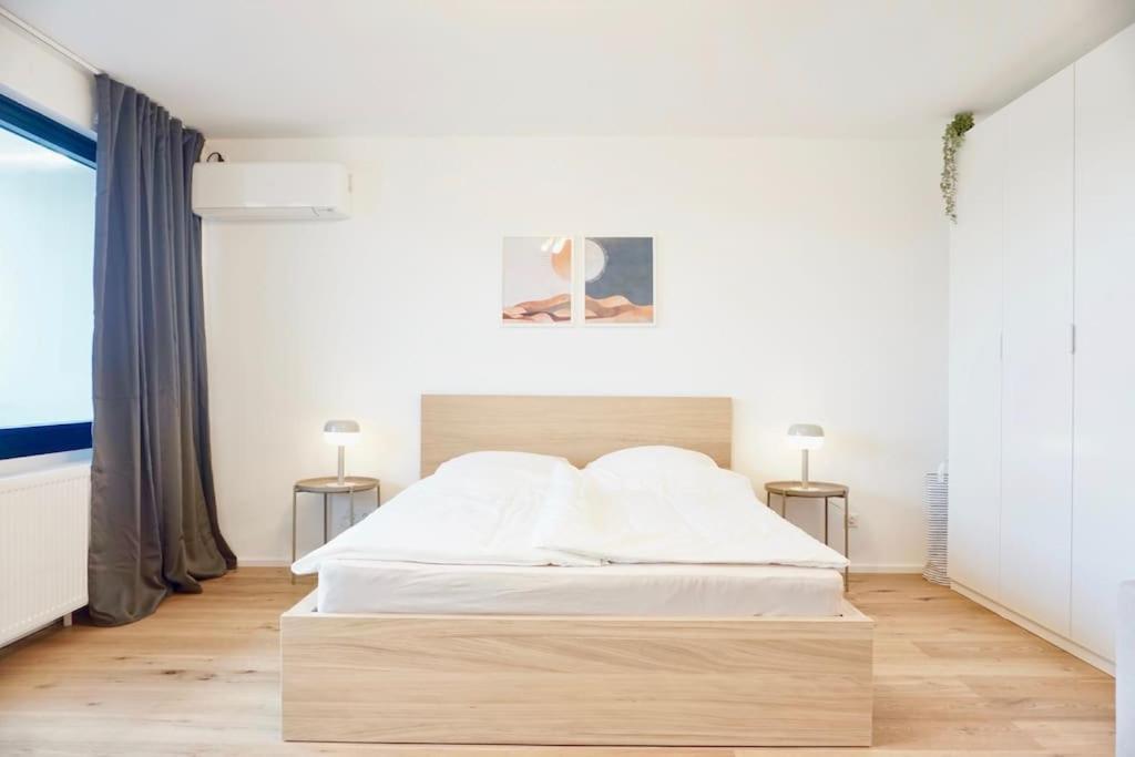 Neu Modernes Apartment In Top Lage, Free Parking Max 1,65M Hoehe Und 1,8M Breite Карлсруе Екстериор снимка