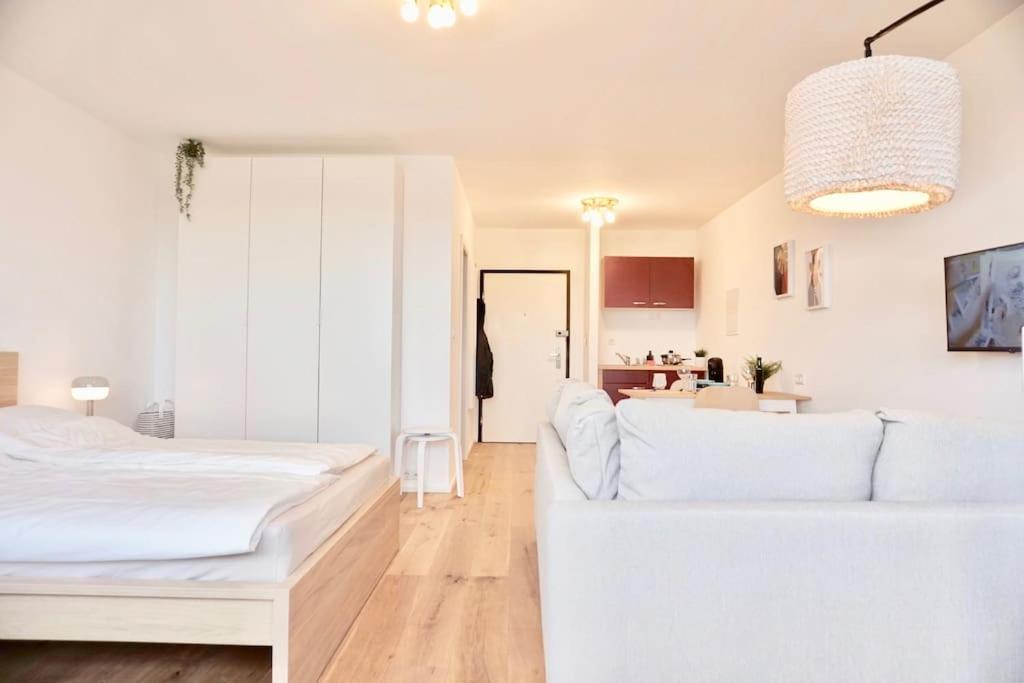 Neu Modernes Apartment In Top Lage, Free Parking Max 1,65M Hoehe Und 1,8M Breite Карлсруе Екстериор снимка