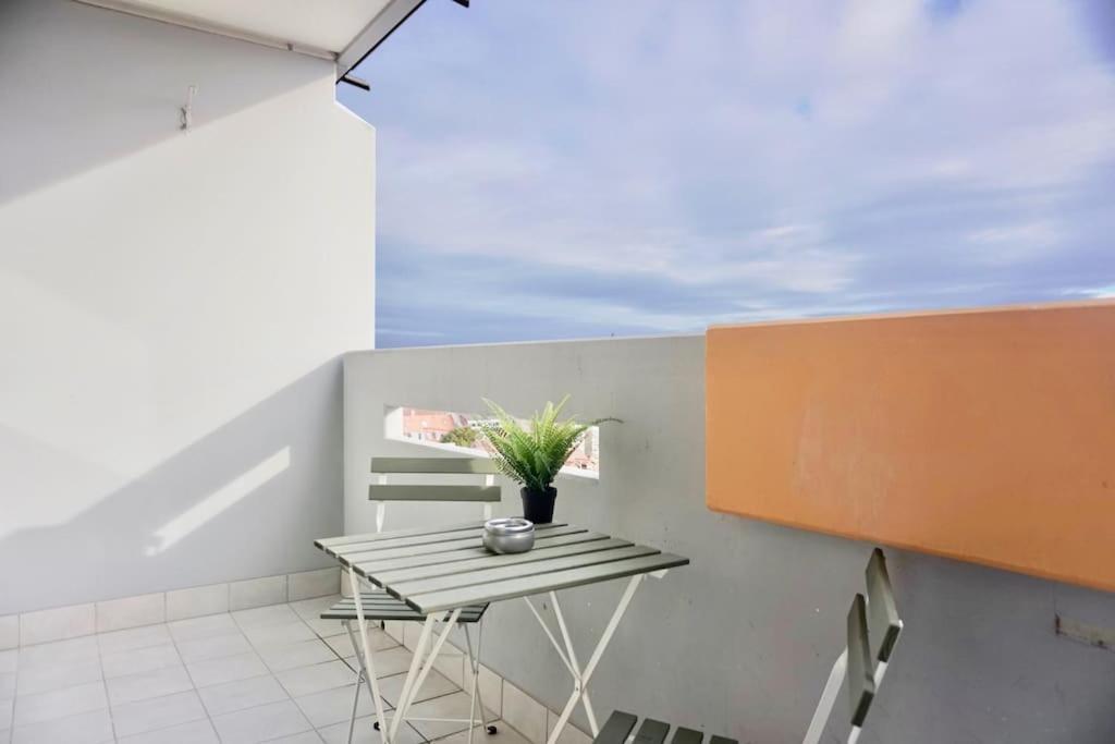 Neu Modernes Apartment In Top Lage, Free Parking Max 1,65M Hoehe Und 1,8M Breite Карлсруе Екстериор снимка