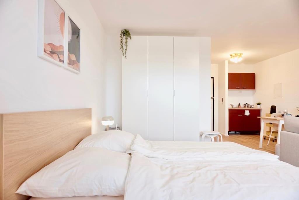 Neu Modernes Apartment In Top Lage, Free Parking Max 1,65M Hoehe Und 1,8M Breite Карлсруе Екстериор снимка