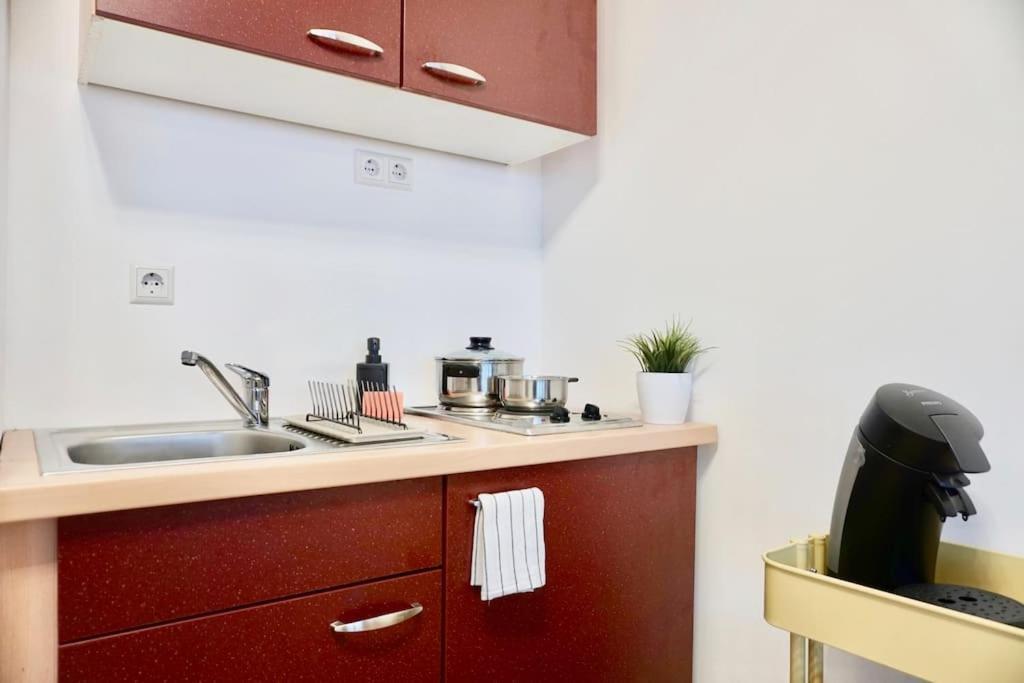 Neu Modernes Apartment In Top Lage, Free Parking Max 1,65M Hoehe Und 1,8M Breite Карлсруе Екстериор снимка